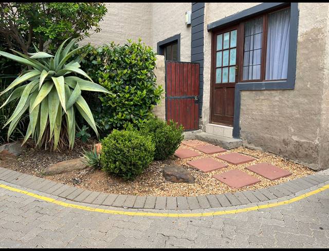 2 BEDROOM TOWNHOUSE SOLD IN COUNTRY VIEW ESTATE